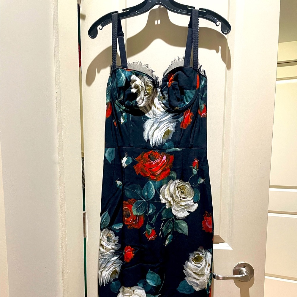 Stunning Dolce & Gabbana bustier midi rose dress